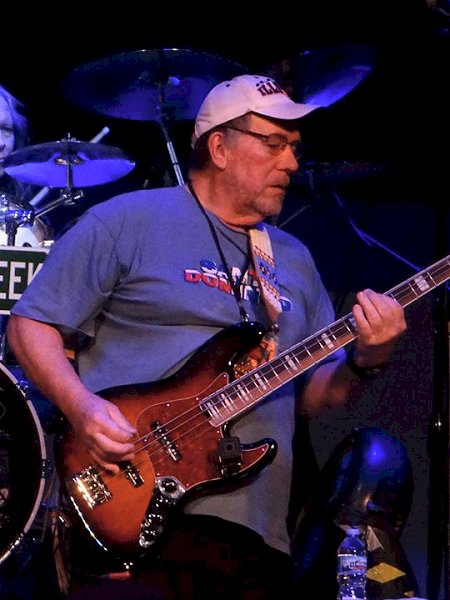 Larry Boyd at the Wildey Theatre, Edwardsville, IL
Photo by Tom Cullen Larry Boyd at the Wildey Theatre, Edwardsville, IL
Photo by Tom Cullen