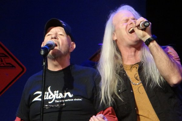 Steve Huston & Darren Walker at the Wildey Theatre, Edwardsville, IL
Photo by Tom Cullen Steve Huston & Darren Walker at the Wildey Theatre, Edwardsville, IL
Photo by Tom Cullen