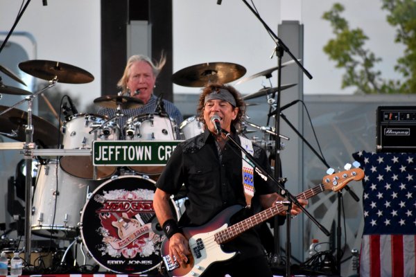 Eddy Jones and Greg Manahan - Klopfenstein Amphitheater
Marion, IA - Photo by Jody Andresen