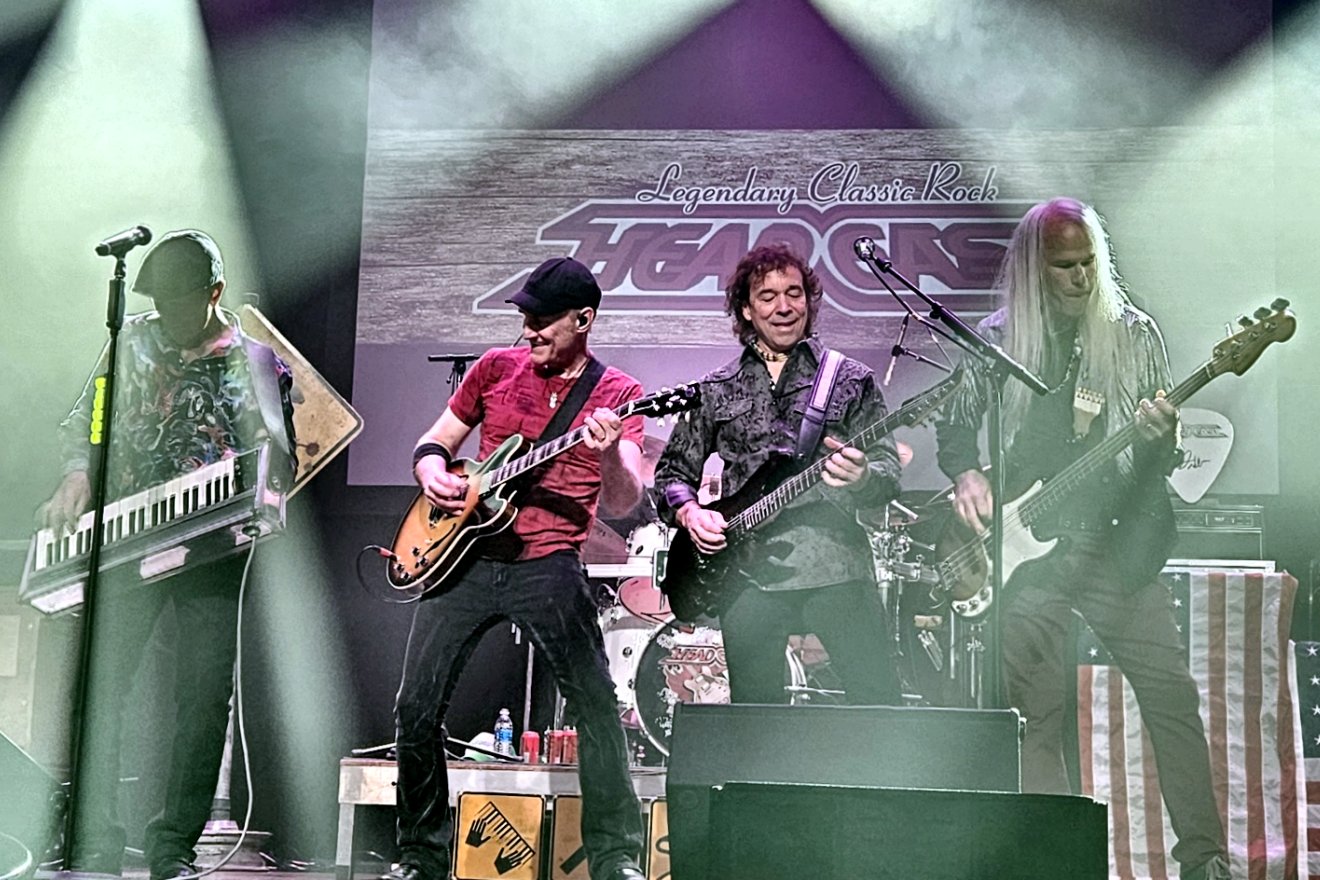 Roger, Mark, Greg, & Darren - Eagles Theatre
Wabash, IN - Photo by Drew Willis Roger, Mark, Greg, & Darren - Eagles Theatre
Wabash, IN - Photo by Drew Willis