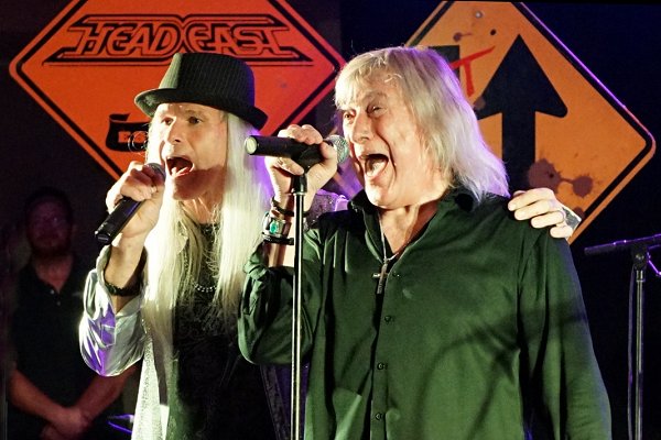 Darren Walker and John Schlitt - Wildwood Springs Lodge
Steelville, MO - Photo by Tom Cullen